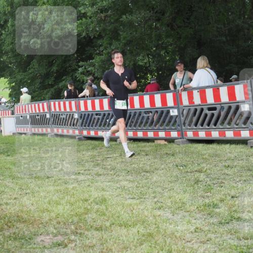 21.06.2025 - 27. Vierlanden-Triathlon KatJ http://msf.ph/oto/8006634 15.06.2025 13:00:03 Ziel 661 meine-sportfotos.de