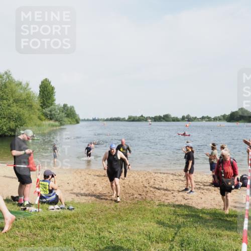 21.06.2025 - 27. Vierlanden-Triathlon MichiJ http://msf.ph/oto/8006636 15.06.2026 10:07:35 Schwimmen 379, 391, 468 meine-sportfotos.de