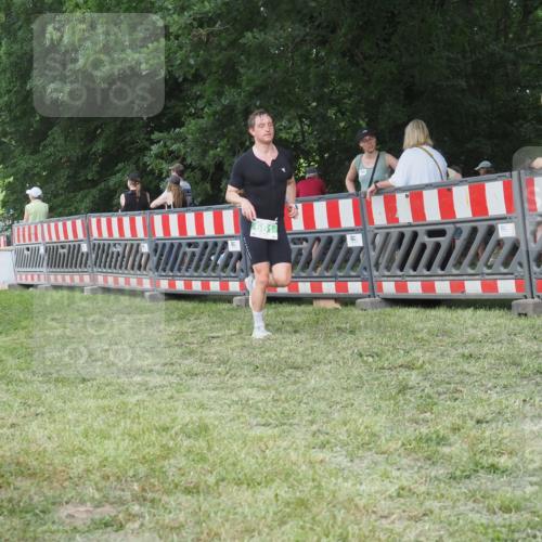 21.06.2025 - 27. Vierlanden-Triathlon KatJ http://msf.ph/oto/8006641 15.06.2025 13:00:03 Ziel 661 meine-sportfotos.de