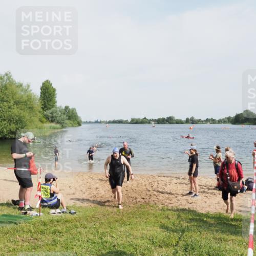 21.06.2025 - 27. Vierlanden-Triathlon MichiJ http://msf.ph/oto/8006642 15.06.2026 10:07:35 Schwimmen 379, 391, 468 meine-sportfotos.de