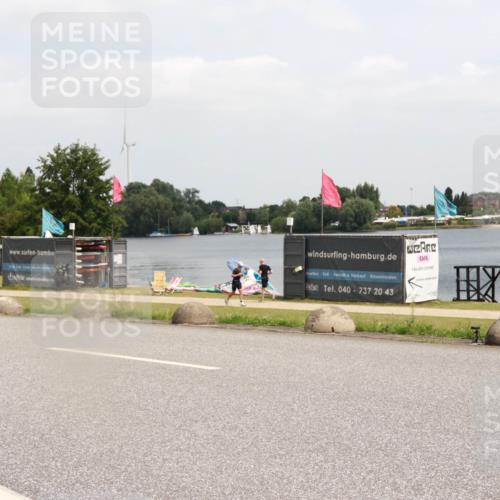 21.06.2025 - 27. Vierlanden-Triathlon H.Heesch http://msf.ph/oto/8006654 15.06.2025 12:06:50 Radfahren 852 meine-sportfotos.de