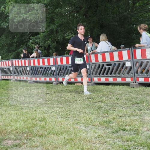 21.06.2025 - 27. Vierlanden-Triathlon KatJ http://msf.ph/oto/8006656 15.06.2025 13:00:03 Ziel 661 meine-sportfotos.de