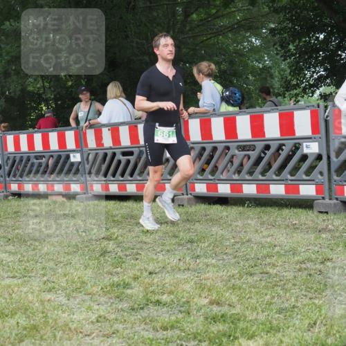 21.06.2025 - 27. Vierlanden-Triathlon KatJ http://msf.ph/oto/8006672 15.06.2025 13:00:04 Ziel 661 meine-sportfotos.de