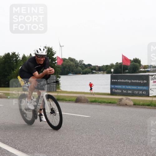 15.06.2025 - 27. Vierlanden-Triathlon H.Heesch http://msf.ph/oto/8006674 15.06.2025 10:39:52 Radfahren 153, 260, 357 meine-sportfotos.de
