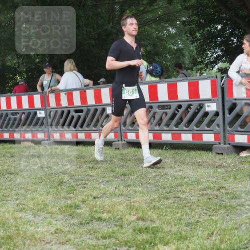 21.06.2025 - 27. Vierlanden-Triathlon KatJ http://msf.ph/oto/8006683 15.06.2025 13:00:04 Ziel 661 meine-sportfotos.de