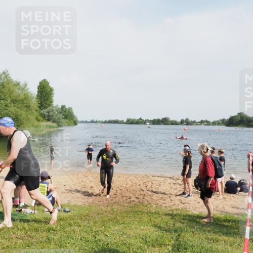 21.06.2025 - 27. Vierlanden-Triathlon MichiJ http://msf.ph/oto/8006688 15.06.2026 10:07:37 Schwimmen 379, 391, 468 meine-sportfotos.de