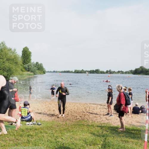 21.06.2025 - 27. Vierlanden-Triathlon MichiJ http://msf.ph/oto/8006699 15.06.2026 10:07:37 Schwimmen 379, 391, 468 meine-sportfotos.de