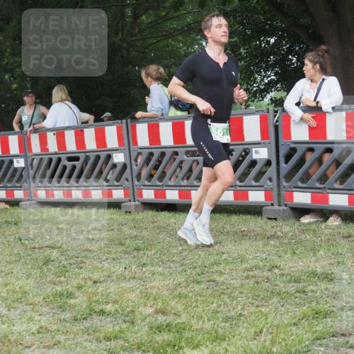 21.06.2025 - 27. Vierlanden-Triathlon KatJ http://msf.ph/oto/8006700 15.06.2025 13:00:04 Ziel 661 meine-sportfotos.de
