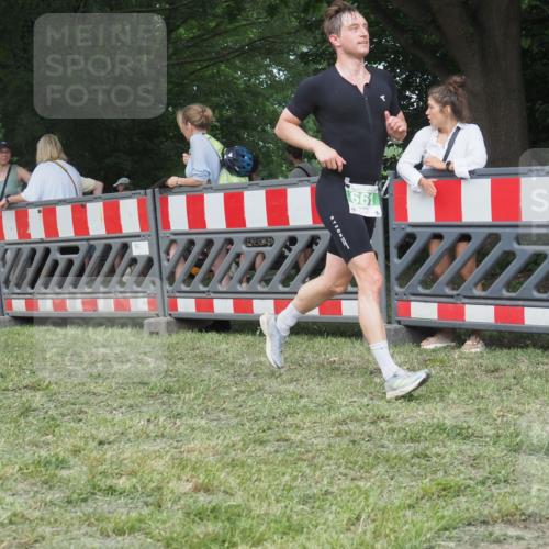 21.06.2025 - 27. Vierlanden-Triathlon KatJ http://msf.ph/oto/8006710 15.06.2025 13:00:04 Ziel 661 meine-sportfotos.de