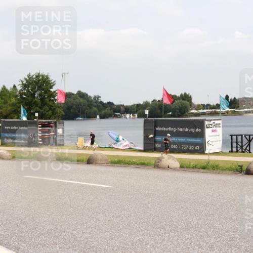 21.06.2025 - 27. Vierlanden-Triathlon H.Heesch http://msf.ph/oto/8006715 15.06.2025 12:06:52 Radfahren 825, 852, 959 meine-sportfotos.de