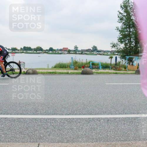 21.06.2025 - 27. Vierlanden-Triathlon H.Heesch http://msf.ph/oto/8006717 15.06.2025 13:13:42 Radfahren 1172, 1178, 1218 meine-sportfotos.de
