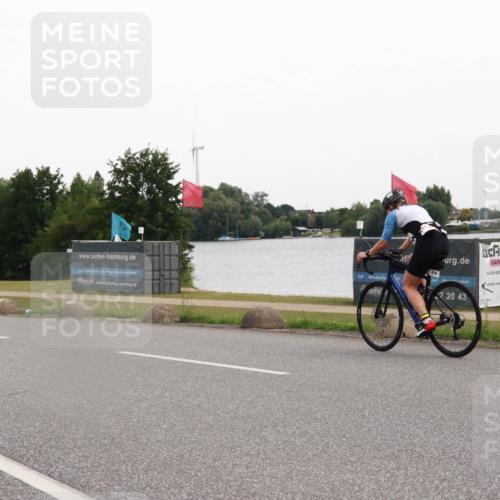 15.06.2025 - 27. Vierlanden-Triathlon H.Heesch http://msf.ph/oto/8006720 15.06.2025 10:40:07 Radfahren 277 meine-sportfotos.de
