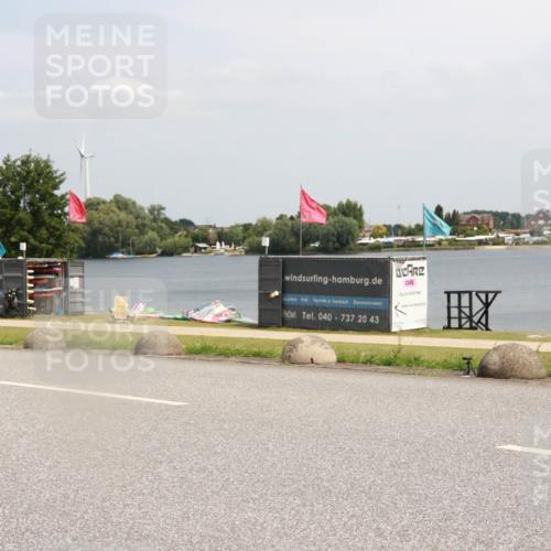 21.06.2025 - 27. Vierlanden-Triathlon H.Heesch http://msf.ph/oto/8006747 15.06.2025 11:59:47 Radfahren 757, 811, 921 meine-sportfotos.de