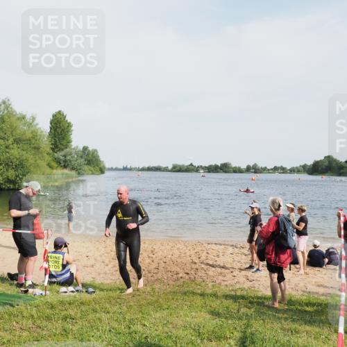 21.06.2025 - 27. Vierlanden-Triathlon MichiJ http://msf.ph/oto/8006753 15.06.2026 10:07:38 Schwimmen 379, 391, 468 meine-sportfotos.de