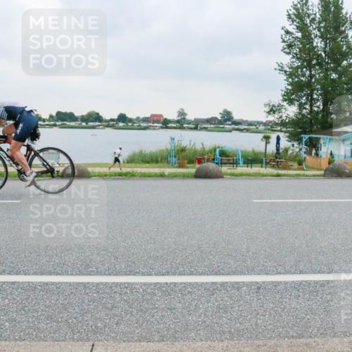 21.06.2025 - 27. Vierlanden-Triathlon H.Heesch http://msf.ph/oto/8006761 15.06.2025 13:13:47 Radfahren 1172, 1205, 1218 meine-sportfotos.de