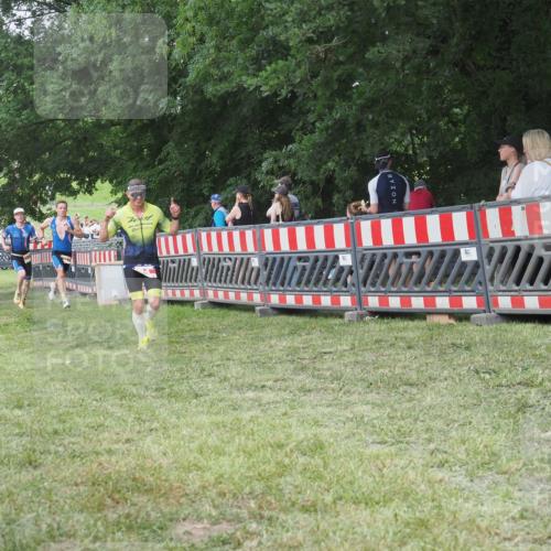 21.06.2025 - 27. Vierlanden-Triathlon KatJ http://msf.ph/oto/8006762 15.06.2025 13:00:27 Ziel 94, 1044, 1046, 1047, 1048 meine-sportfotos.de