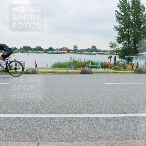 21.06.2025 - 27. Vierlanden-Triathlon H.Heesch http://msf.ph/oto/8006800 15.06.2025 13:14:10 Radfahren 1212, 1215 meine-sportfotos.de