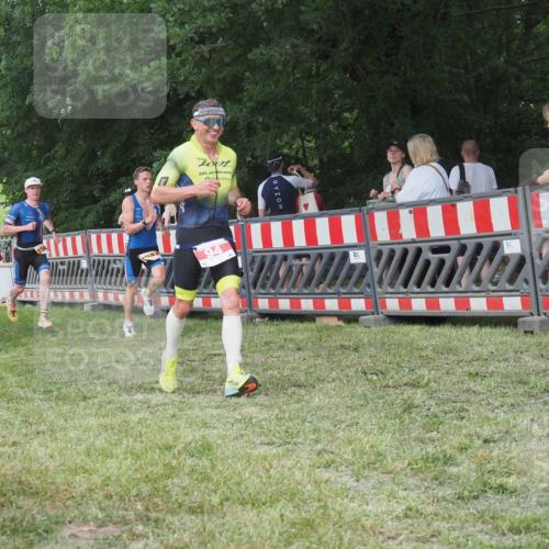 21.06.2025 - 27. Vierlanden-Triathlon KatJ http://msf.ph/oto/8006829 15.06.2025 13:00:29 Ziel 12, 94, 1044, 1046, 1047, 1048 meine-sportfotos.de