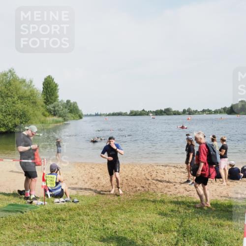 21.06.2025 - 27. Vierlanden-Triathlon MichiJ http://msf.ph/oto/8006830 15.06.2026 10:07:42 Schwimmen 371, 379, 468 meine-sportfotos.de