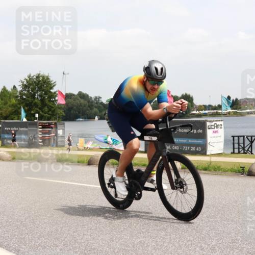 21.06.2025 - 27. Vierlanden-Triathlon H.Heesch http://msf.ph/oto/8006834 15.06.2025 12:06:56 Radfahren 718, 825, 879, 950, 959 meine-sportfotos.de