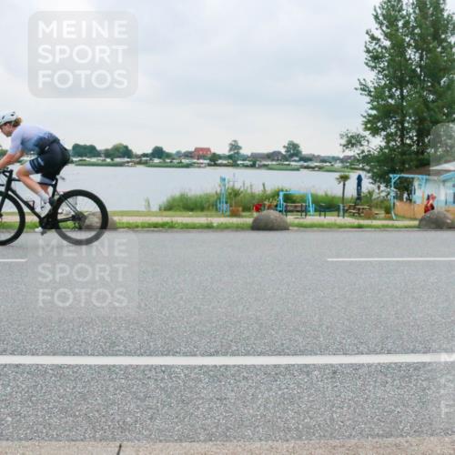 21.06.2025 - 27. Vierlanden-Triathlon H.Heesch http://msf.ph/oto/8006836 15.06.2025 13:14:13 Radfahren 1081, 1185, 1212, 1215 meine-sportfotos.de