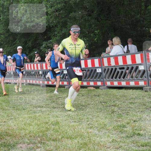 21.06.2025 - 27. Vierlanden-Triathlon KatJ http://msf.ph/oto/8006852 15.06.2025 13:00:29 Ziel 12, 94, 1044, 1046, 1047, 1048 meine-sportfotos.de