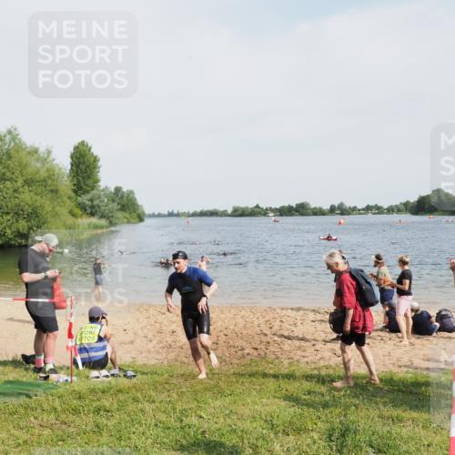 21.06.2025 - 27. Vierlanden-Triathlon MichiJ http://msf.ph/oto/8006854 15.06.2026 10:07:42 Schwimmen 371, 379, 468 meine-sportfotos.de