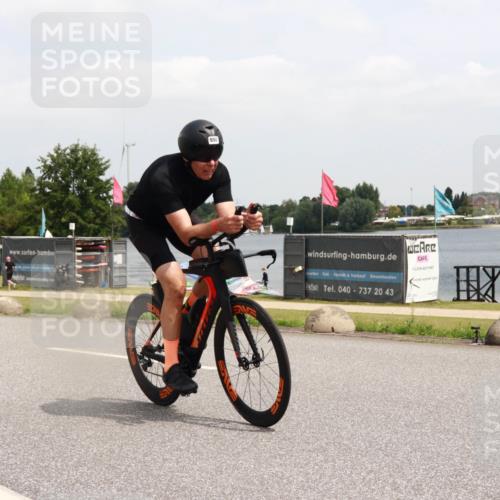 21.06.2025 - 27. Vierlanden-Triathlon H.Heesch http://msf.ph/oto/8006858 15.06.2025 12:06:56 Radfahren 718, 825, 879, 950, 959 meine-sportfotos.de