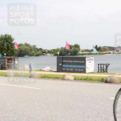 21.06.2025 - 27. Vierlanden-Triathlon H.Heesch http://msf.ph/oto/8006859 15.06.2025 11:59:51 Radfahren 757, 811, 919 meine-sportfotos.de