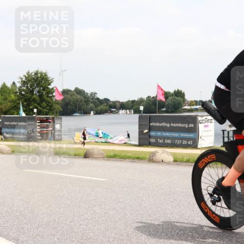 21.06.2025 - 27. Vierlanden-Triathlon H.Heesch http://msf.ph/oto/8006864 15.06.2025 12:06:57 Radfahren 718, 825, 879, 950, 959 meine-sportfotos.de