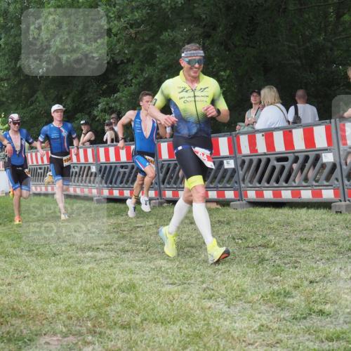 21.06.2025 - 27. Vierlanden-Triathlon KatJ http://msf.ph/oto/8006866 15.06.2025 13:00:29 Ziel 12, 94, 1044, 1046, 1047, 1048 meine-sportfotos.de