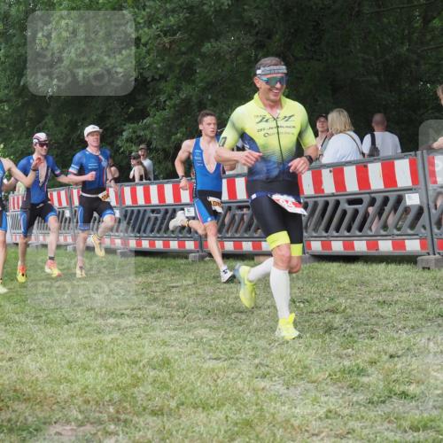 21.06.2025 - 27. Vierlanden-Triathlon KatJ http://msf.ph/oto/8006878 15.06.2025 13:00:29 Ziel 12, 94, 1044, 1046, 1047, 1048 meine-sportfotos.de