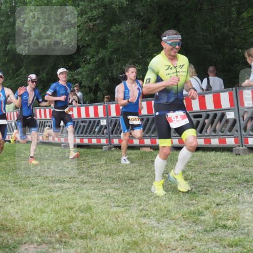 21.06.2025 - 27. Vierlanden-Triathlon KatJ http://msf.ph/oto/8006886 15.06.2025 13:00:29 Ziel 12, 94, 1044, 1046, 1047, 1048 meine-sportfotos.de
