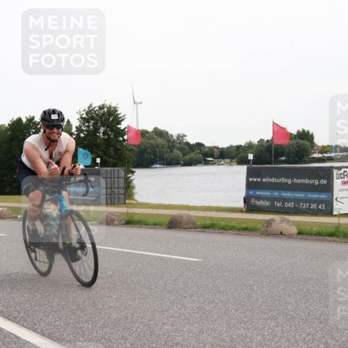 15.06.2025 - 27. Vierlanden-Triathlon H.Heesch http://msf.ph/oto/8006906 15.06.2025 10:41:06 Radfahren 116, 289, 432, 1398 meine-sportfotos.de