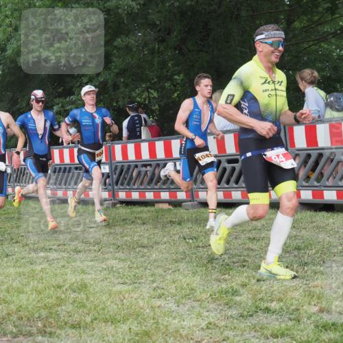 21.06.2025 - 27. Vierlanden-Triathlon KatJ http://msf.ph/oto/8006921 15.06.2025 13:00:29 Ziel 12, 94, 1044, 1046, 1047, 1048 meine-sportfotos.de