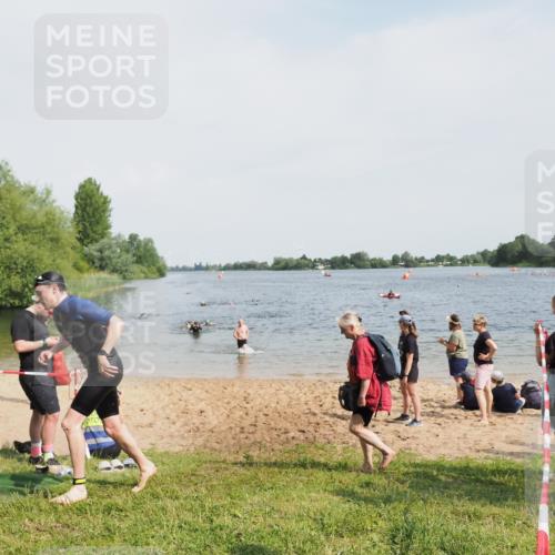 21.06.2025 - 27. Vierlanden-Triathlon MichiJ http://msf.ph/oto/8006935 15.06.2026 10:07:43 Schwimmen 371, 379, 468 meine-sportfotos.de