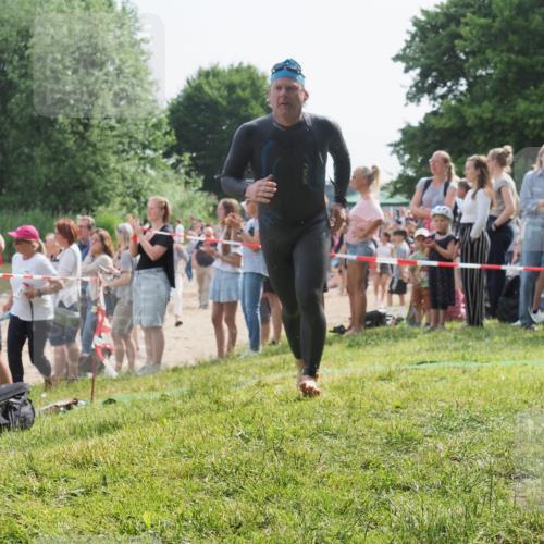 15.06.2025 - 27. Vierlanden-Triathlon KatJ http://msf.ph/oto/8006946 15.06.2025 10:05:52 Schwimmen 392, 401, 435, 442, 450, 458 meine-sportfotos.de
