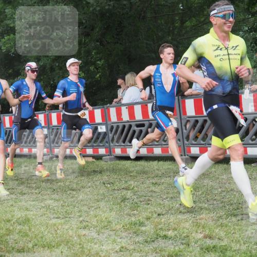 21.06.2025 - 27. Vierlanden-Triathlon KatJ http://msf.ph/oto/8006955 15.06.2025 13:00:30 Ziel 12, 94, 1044, 1046, 1047, 1048 meine-sportfotos.de