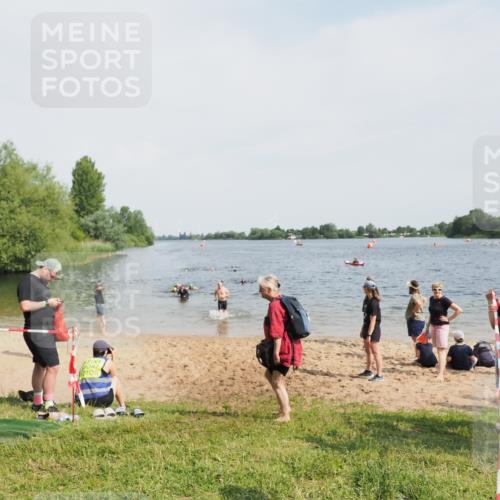 21.06.2025 - 27. Vierlanden-Triathlon MichiJ http://msf.ph/oto/8006977 15.06.2026 10:07:44 Schwimmen 371, 468 meine-sportfotos.de