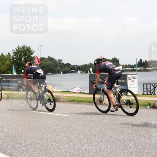 21.06.2025 - 27. Vierlanden-Triathlon H.Heesch http://msf.ph/oto/8006980 15.06.2025 12:07:26 Radfahren 228, 662, 867, 869, 909, 1000, 1002 meine-sportfotos.de