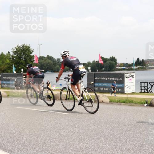 21.06.2025 - 27. Vierlanden-Triathlon H.Heesch http://msf.ph/oto/8006982 15.06.2025 12:07:26 Radfahren 228, 662, 867, 869, 909, 1000, 1002 meine-sportfotos.de