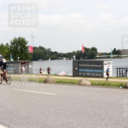 21.06.2025 - 27. Vierlanden-Triathlon H.Heesch http://msf.ph/oto/8006999 15.06.2025 12:07:27 Radfahren 228, 662, 869, 909, 1000, 1001, 1002, 1003 meine-sportfotos.de