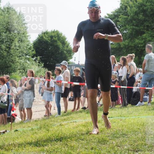 15.06.2025 - 27. Vierlanden-Triathlon KatJ http://msf.ph/oto/8007001 15.06.2025 10:05:56 Schwimmen 372, 392, 410, 435, 442, 450, 458 meine-sportfotos.de