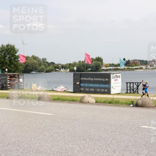 21.06.2025 - 27. Vierlanden-Triathlon H.Heesch http://msf.ph/oto/8007011 15.06.2025 11:59:56 Radfahren 891, 919 meine-sportfotos.de