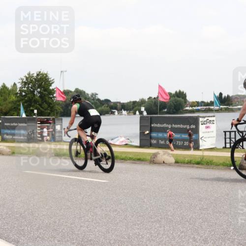 21.06.2025 - 27. Vierlanden-Triathlon H.Heesch http://msf.ph/oto/8007036 15.06.2025 12:07:45 Radfahren 899 meine-sportfotos.de
