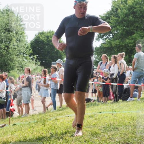 15.06.2025 - 27. Vierlanden-Triathlon KatJ http://msf.ph/oto/8007038 15.06.2025 10:05:56 Schwimmen 372, 392, 410, 435, 442, 450, 458 meine-sportfotos.de