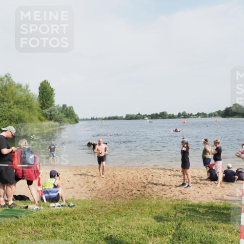 21.06.2025 - 27. Vierlanden-Triathlon MichiJ http://msf.ph/oto/8007041 15.06.2026 10:07:48 Schwimmen 371, 395, 407 meine-sportfotos.de