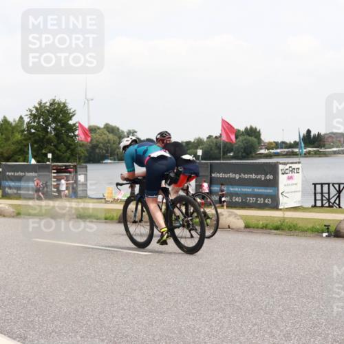 21.06.2025 - 27. Vierlanden-Triathlon H.Heesch http://msf.ph/oto/8007052 15.06.2025 12:07:52 Radfahren 881, 899, 967, 980 meine-sportfotos.de
