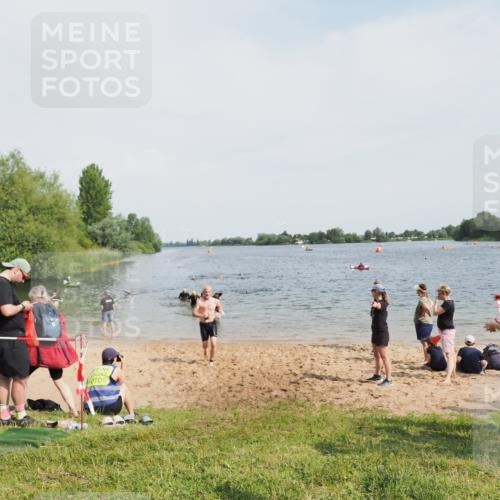 21.06.2025 - 27. Vierlanden-Triathlon MichiJ http://msf.ph/oto/8007053 15.06.2026 10:07:48 Schwimmen 371, 395, 407 meine-sportfotos.de