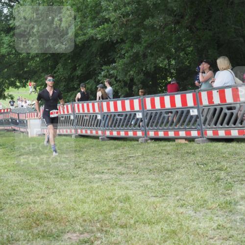 21.06.2025 - 27. Vierlanden-Triathlon KatJ http://msf.ph/oto/8007060 15.06.2025 13:00:38 Ziel 12, 639 meine-sportfotos.de